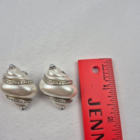 Kenneth Lane KJL Faux Pearl Rhinestone Seashell Clip On Earrings Silver Tone VTG - Picture 10 of 10
